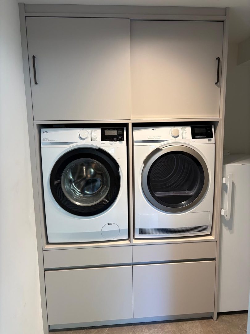 Praktische wasmachinekast op maat